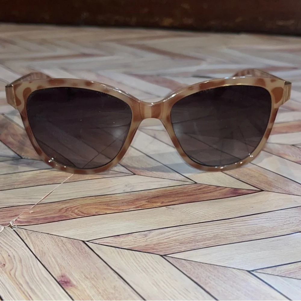 Jessica Simpson brown tortoise Shell Sunglasses